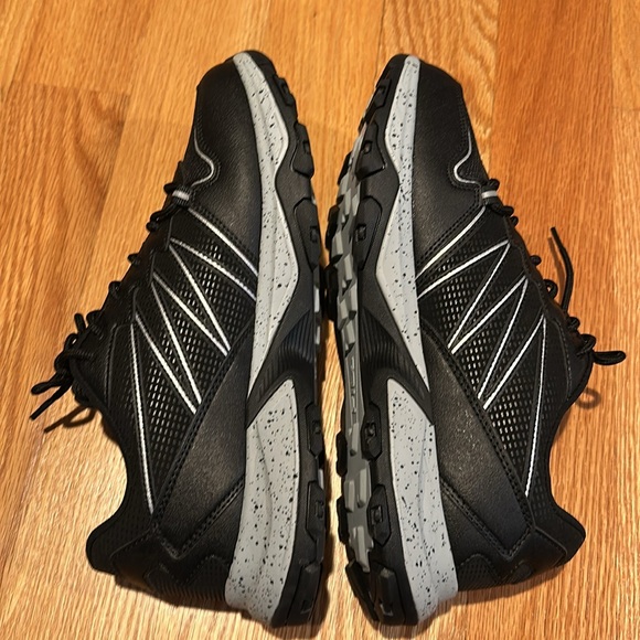 Fila sneakers size 10 - Picture 2 of 6